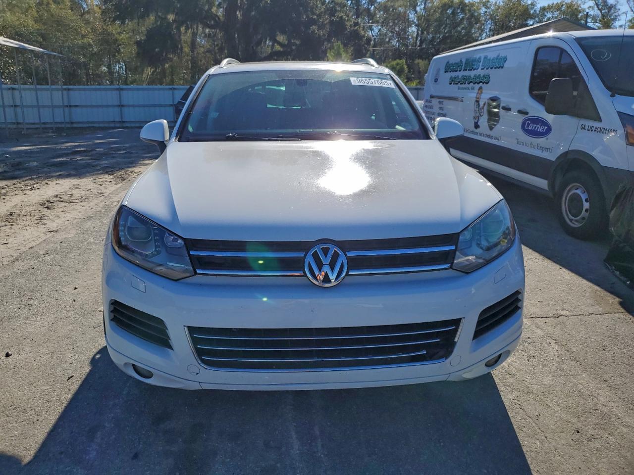 2013 VOLKSWAGEN TOUAREG V6 TDI photo 5