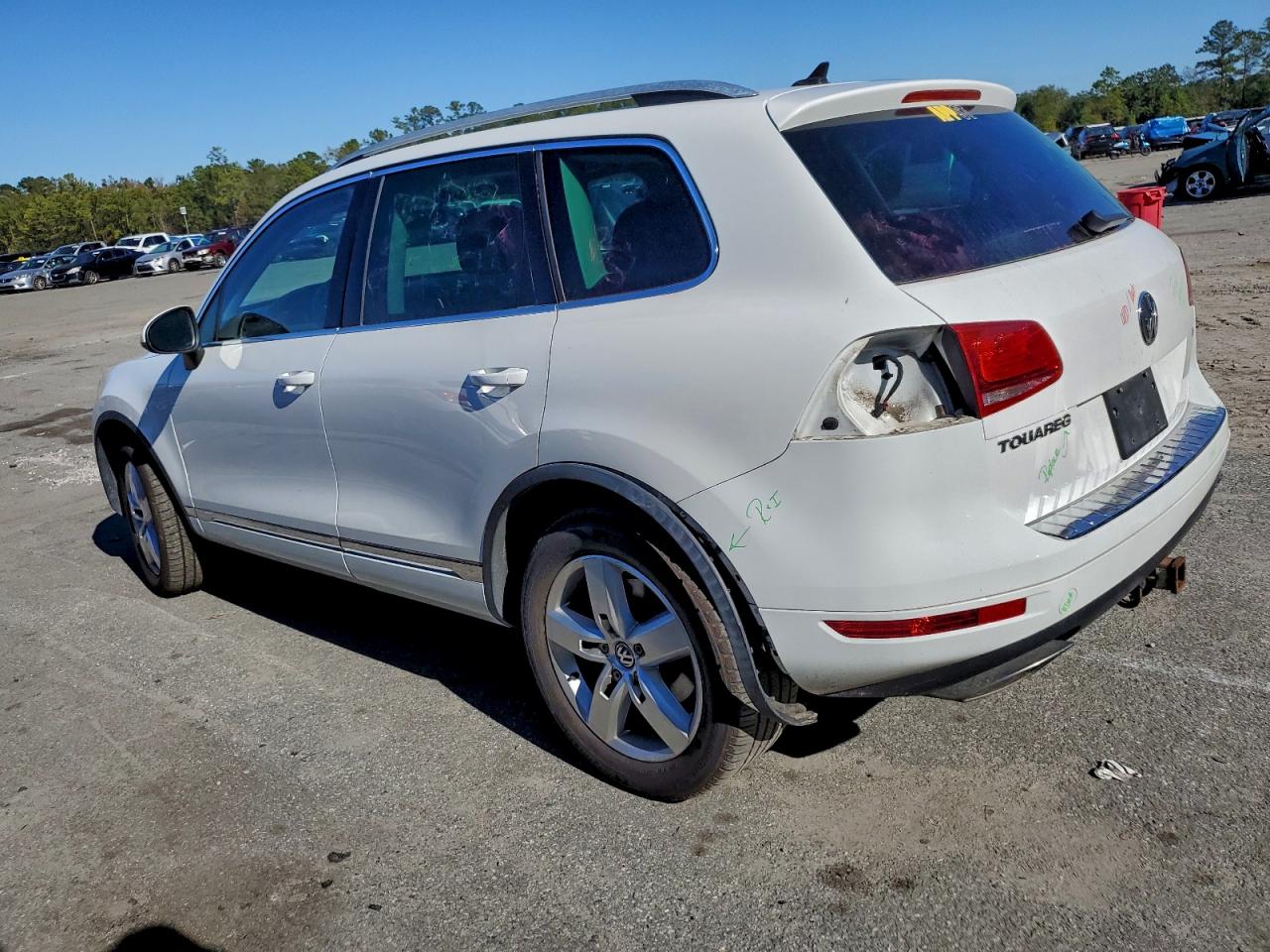 2013 VOLKSWAGEN TOUAREG V6 TDI photo 2