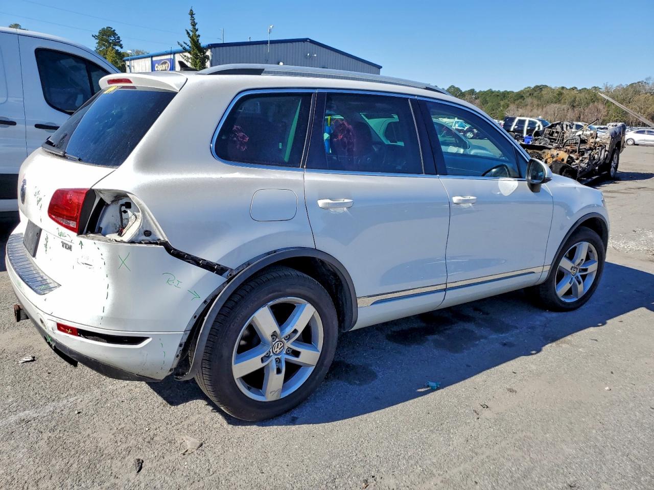 2013 VOLKSWAGEN TOUAREG V6 TDI photo 3