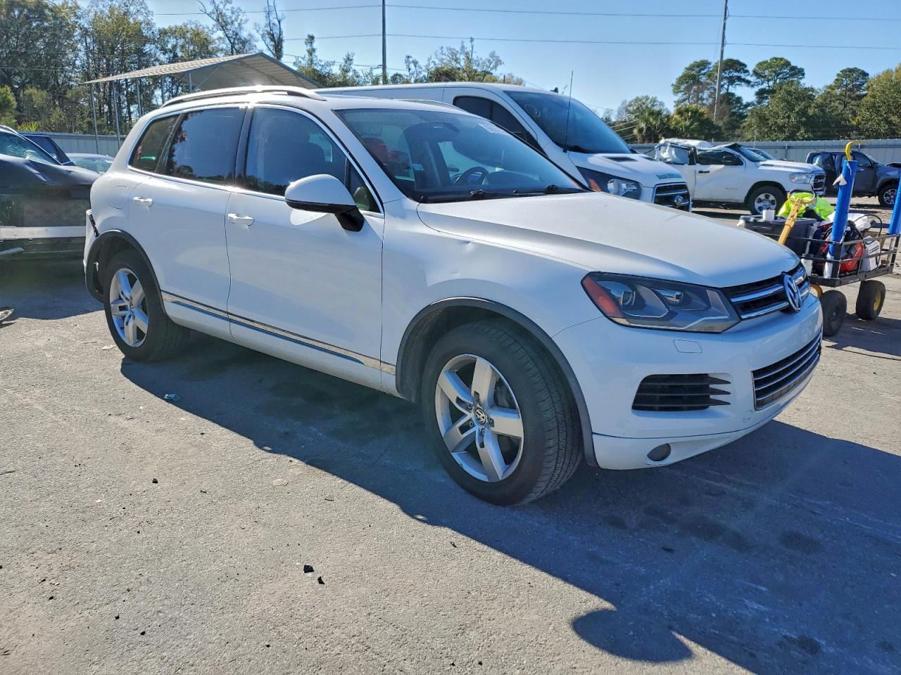 2013 VOLKSWAGEN TOUAREG V6 TDI photo 4
