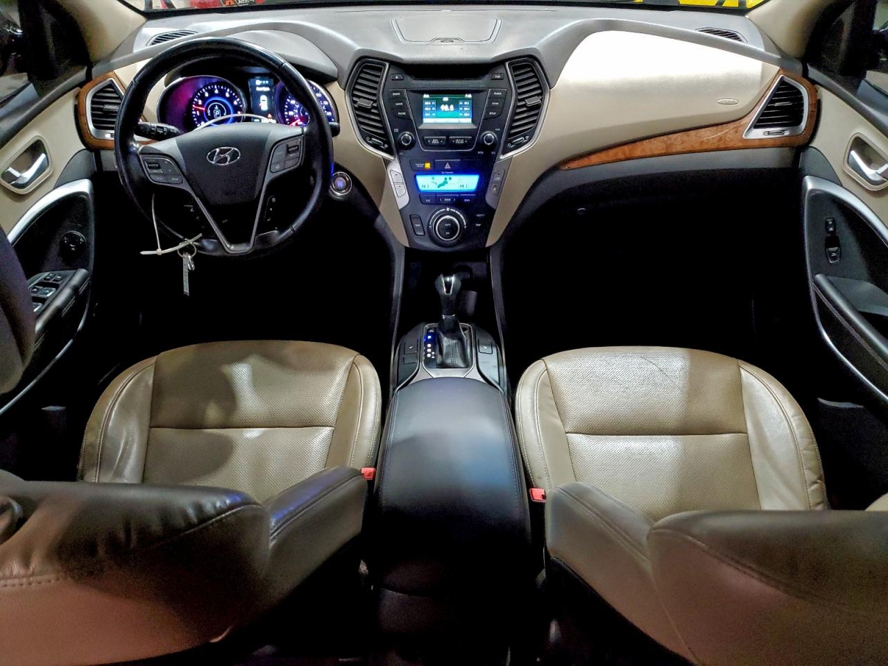 2016 HYUNDAI SANTA FE SE photo 8