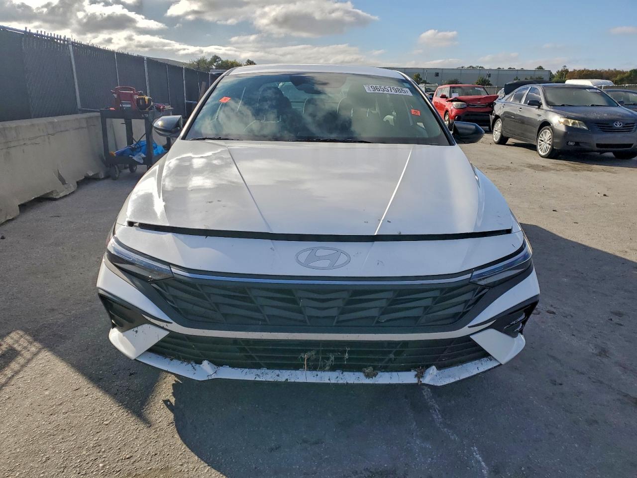 2025 HYUNDAI ELANTRA BLUE photo 5