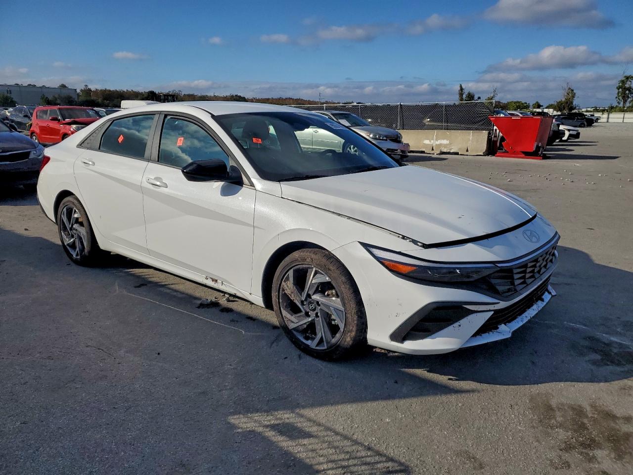 2025 HYUNDAI ELANTRA BLUE photo 4