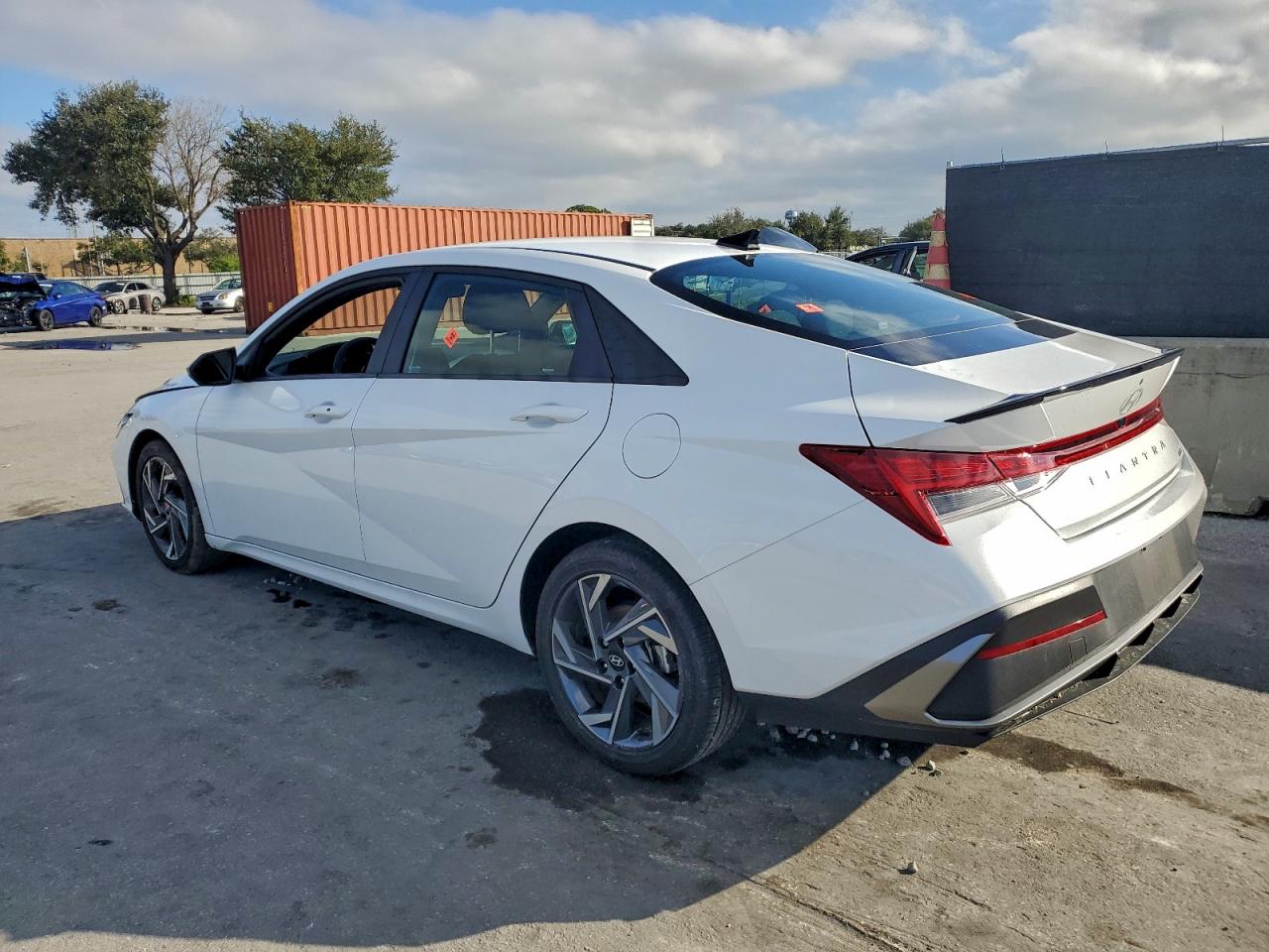 2025 HYUNDAI ELANTRA BLUE photo 2