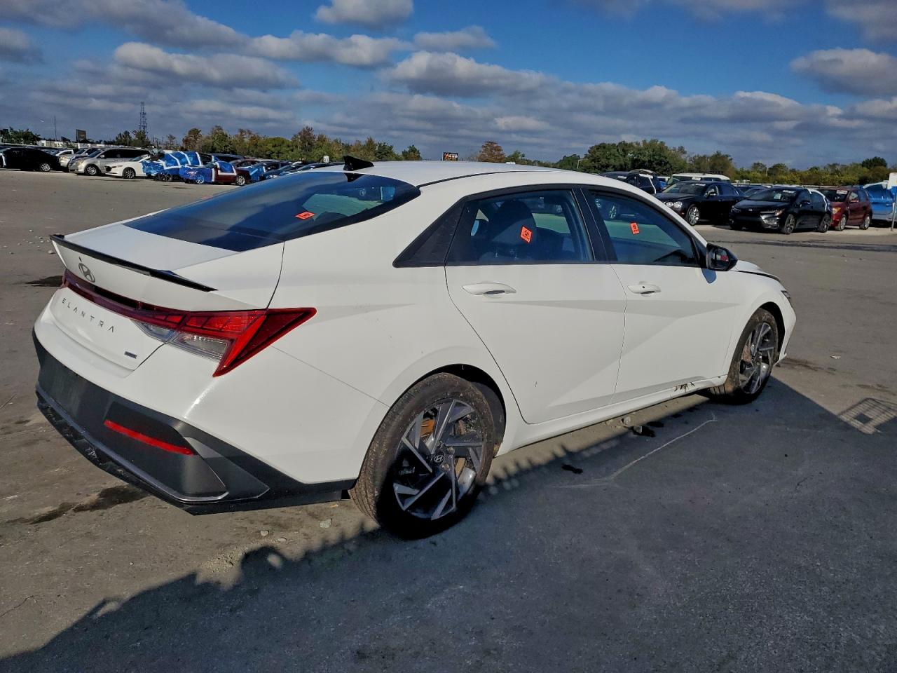 2025 HYUNDAI ELANTRA BLUE photo 3