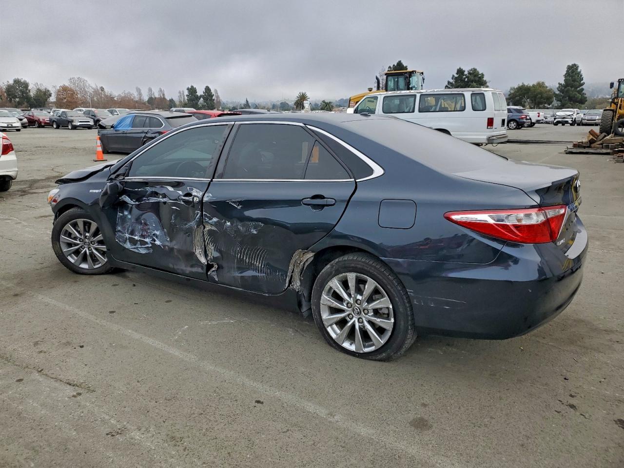 2015 TOYOTA CAMRY HYBRID photo 2