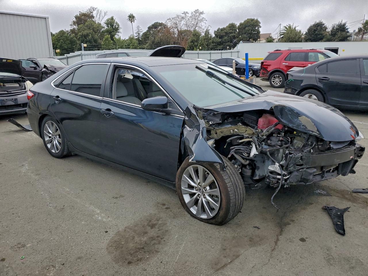 2015 TOYOTA CAMRY HYBRID photo 4