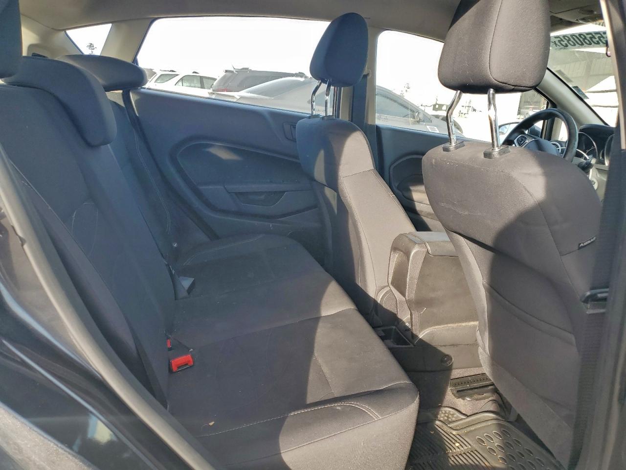 2018 FORD FIESTA SE photo 10