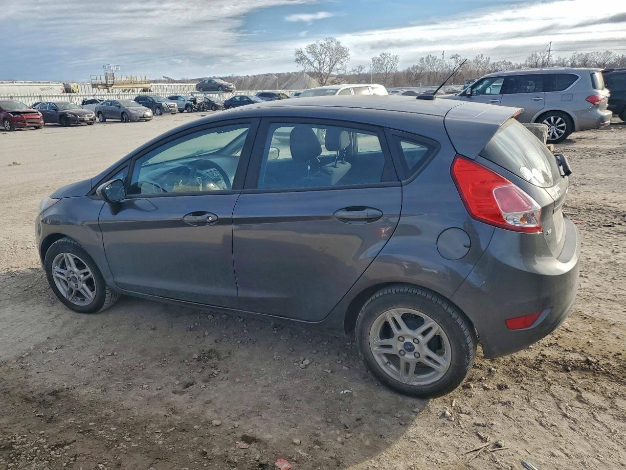 2018 FORD FIESTA SE photo 2