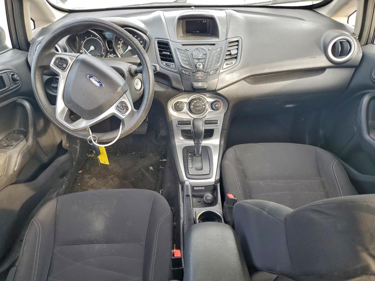 2018 FORD FIESTA SE photo 8