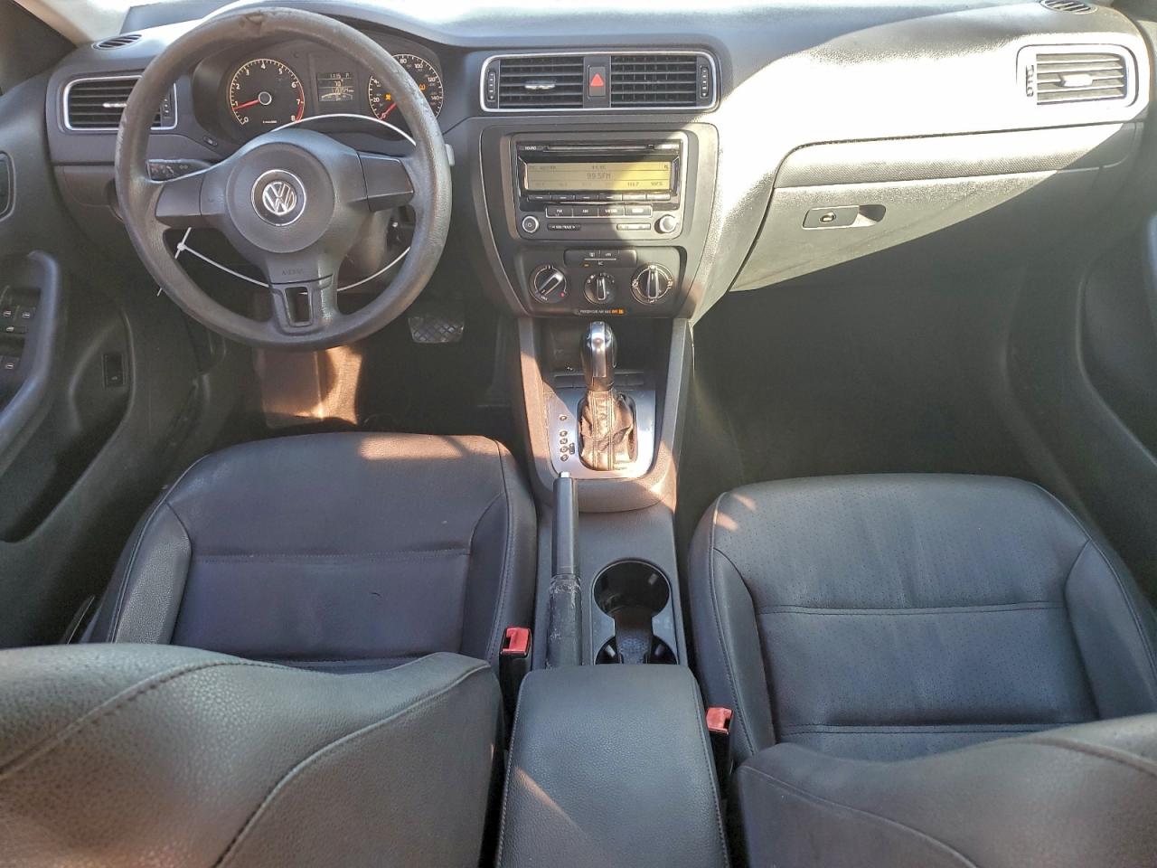 2011 VOLKSWAGEN JETTA SE photo 8