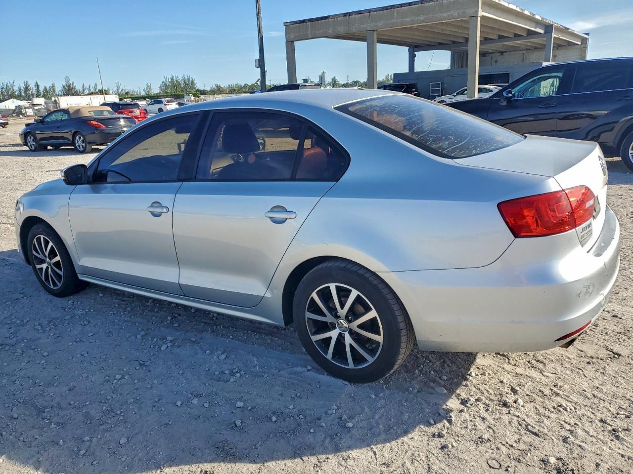 2011 VOLKSWAGEN JETTA SE photo 2