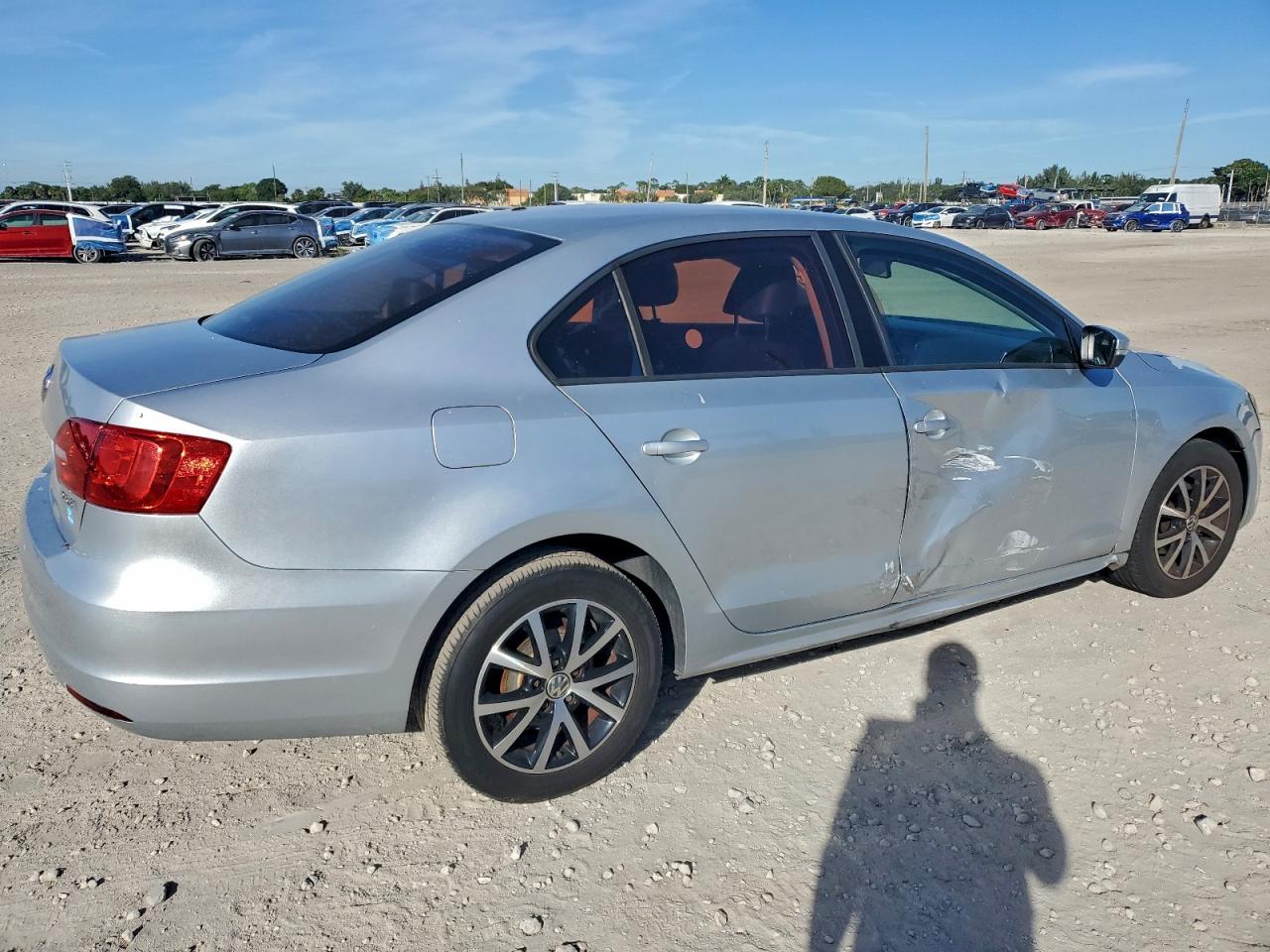 2011 VOLKSWAGEN JETTA SE photo 3