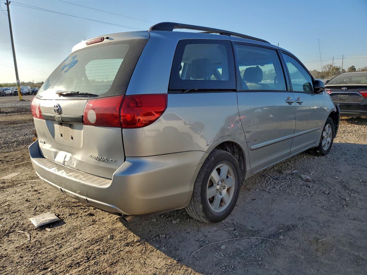 2007 TOYOTA SIENNA photo 3