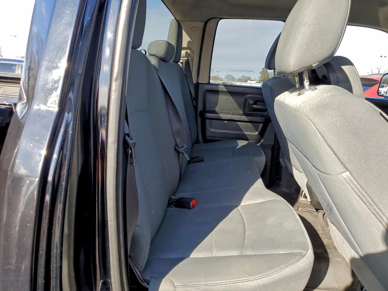 2014 RAM 1500 ST photo 10