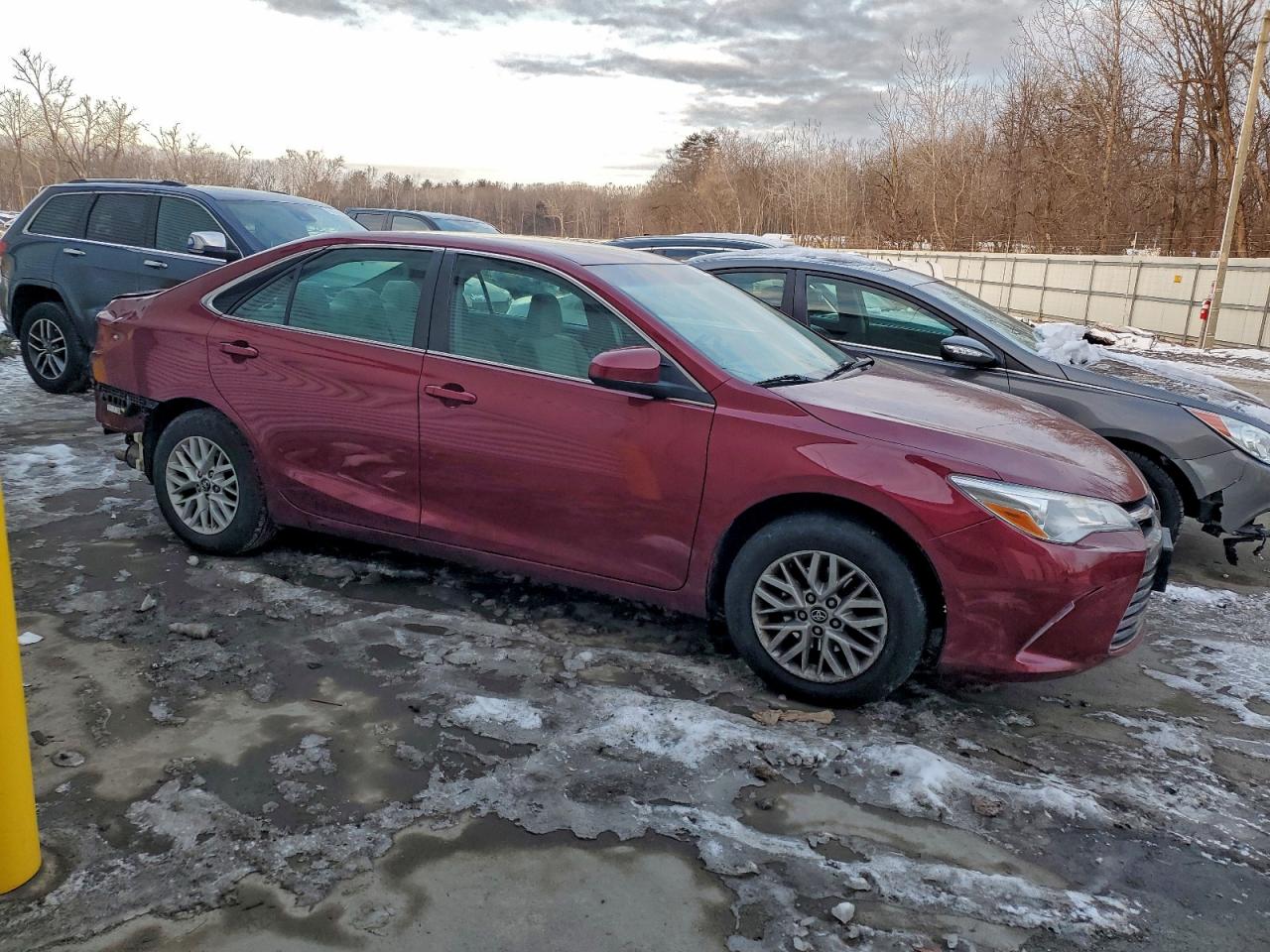 2017 TOYOTA CAMRY LE photo 4