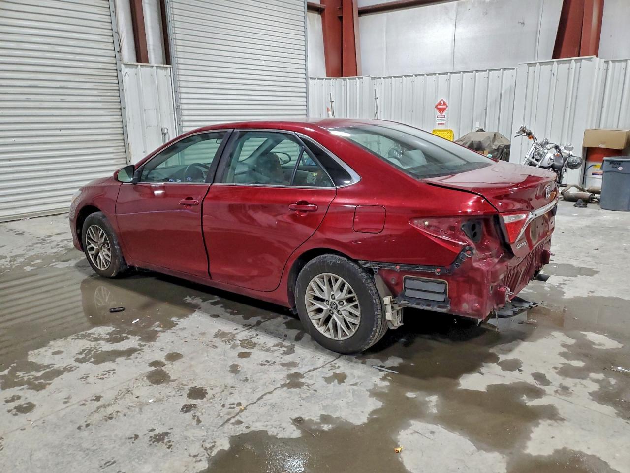 2017 TOYOTA CAMRY LE photo 2