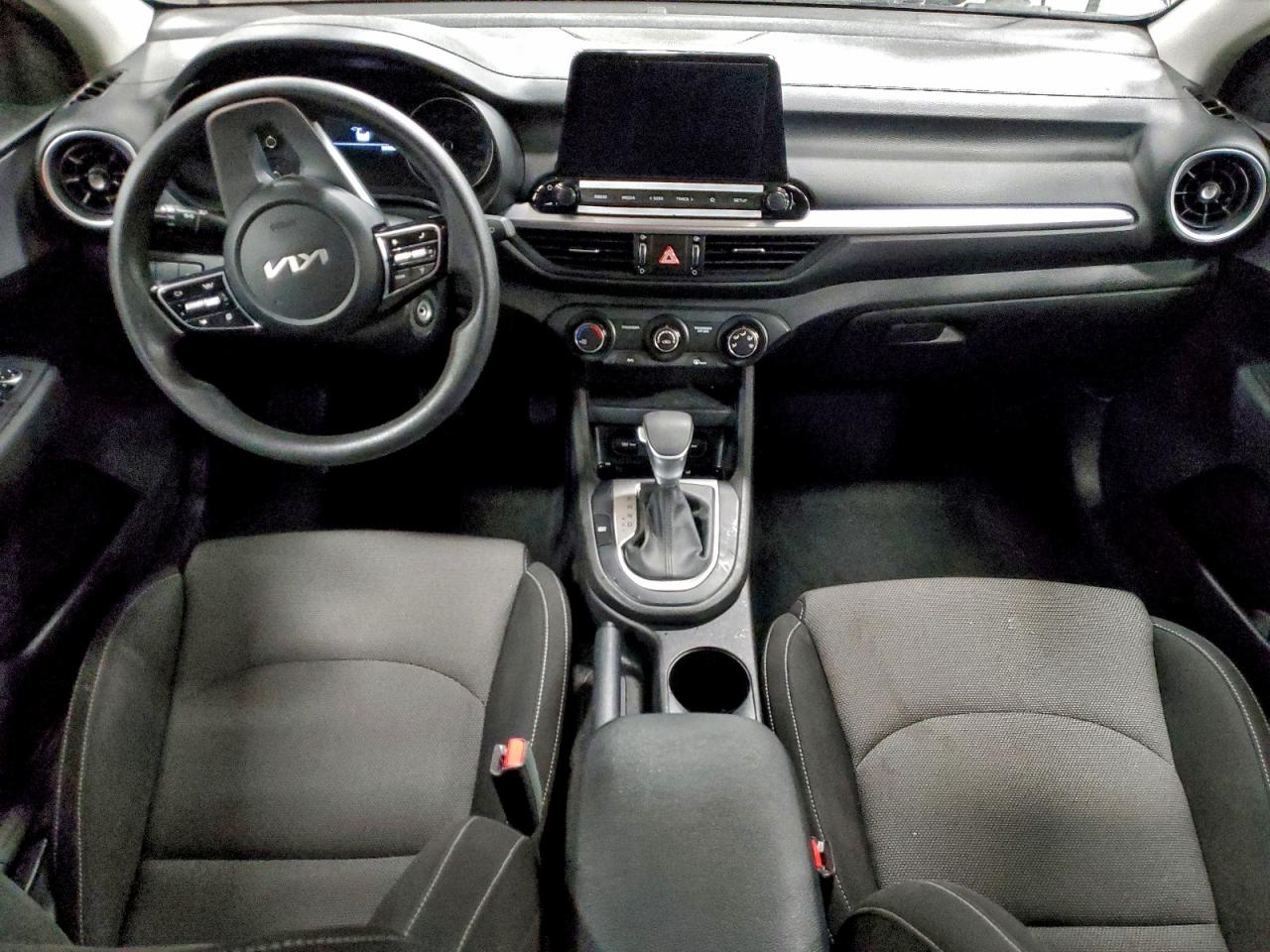 2023 KIA FORTE LX photo 8