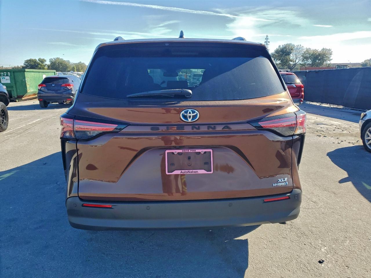 2021 TOYOTA SIENNA XLE photo 6