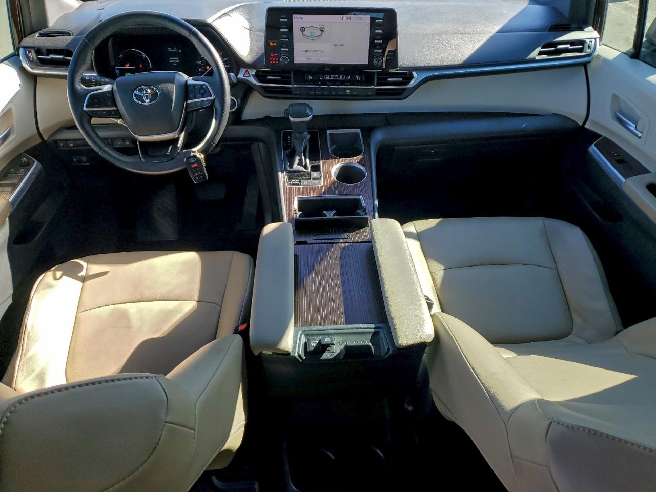 2021 TOYOTA SIENNA XLE photo 8