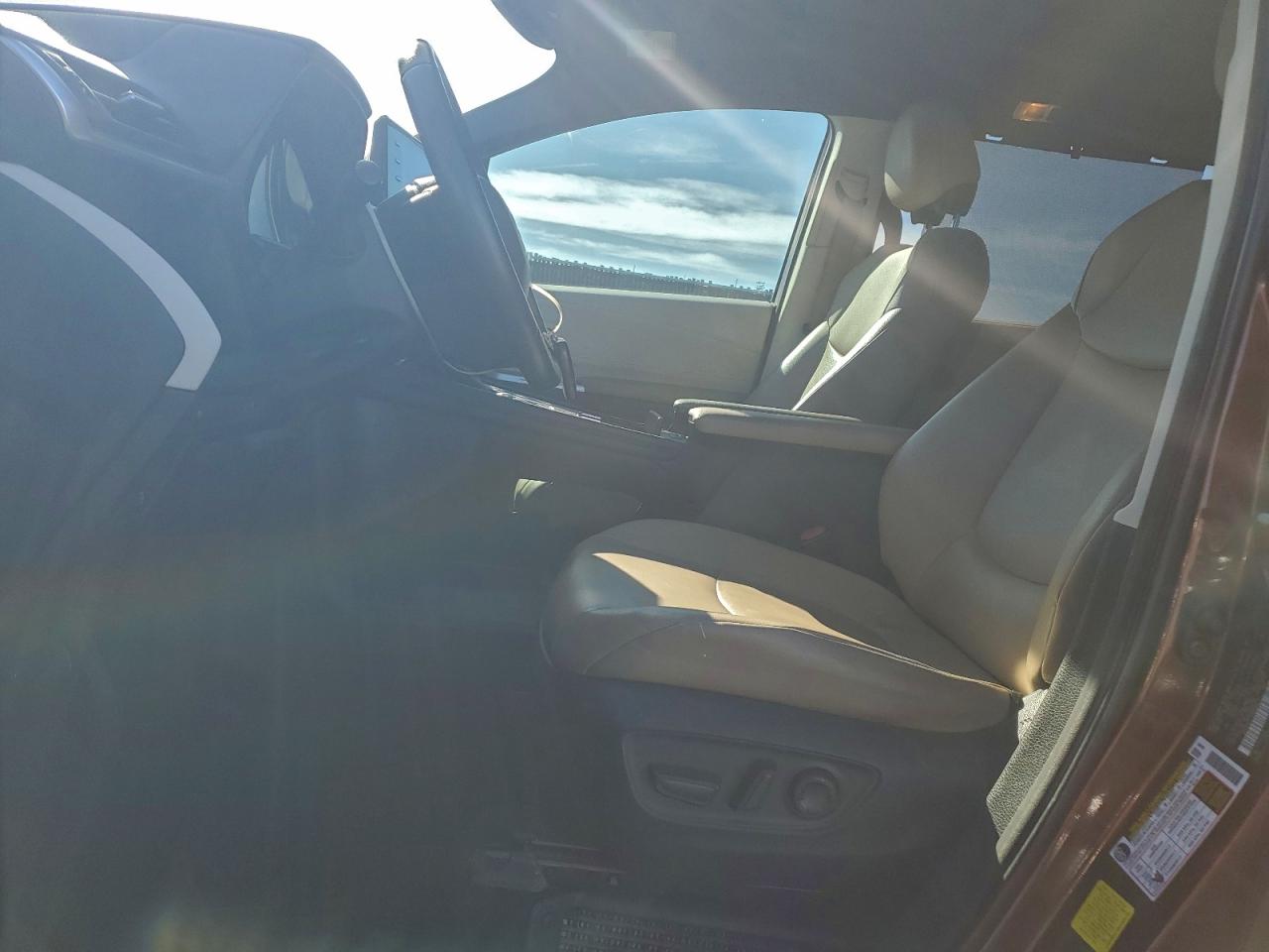 2021 TOYOTA SIENNA XLE photo 7