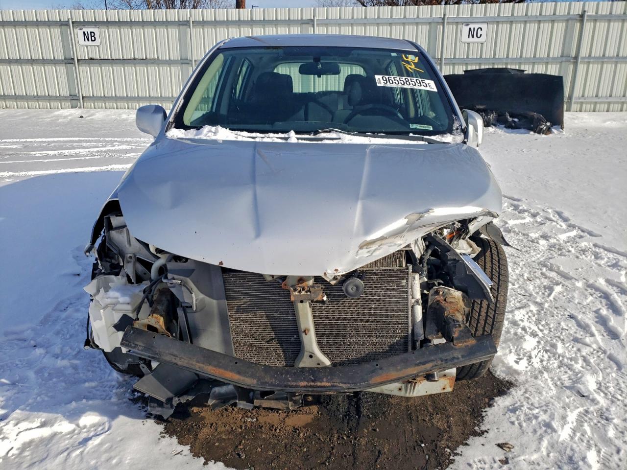 2011 NISSAN VERSA S photo 5