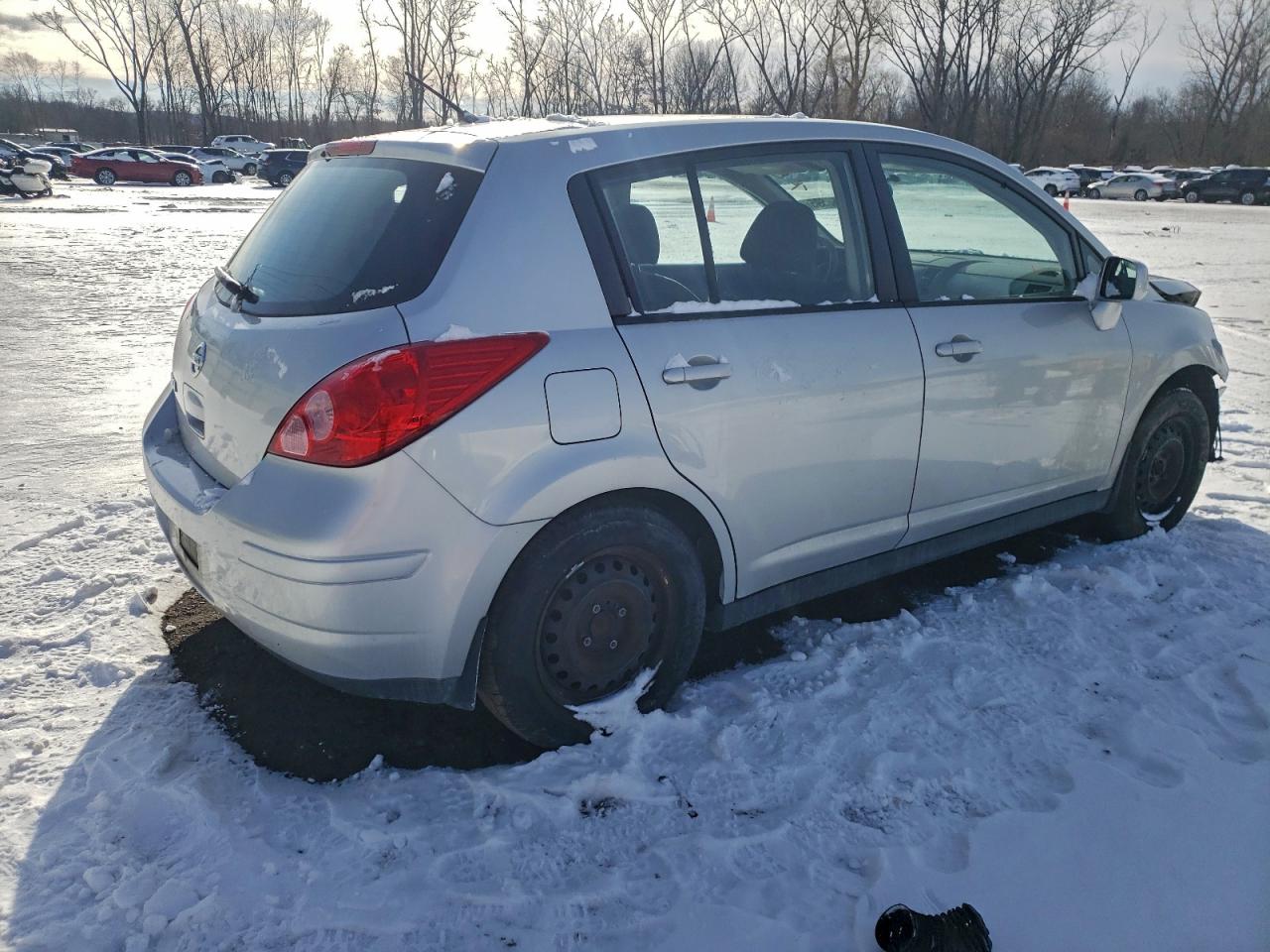 2011 NISSAN VERSA S photo 3
