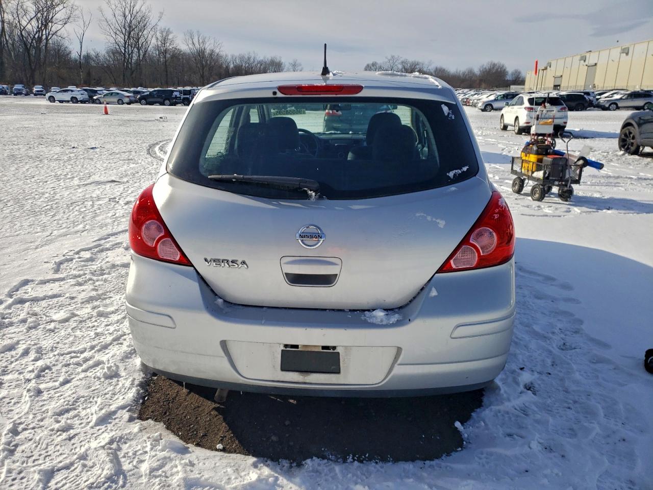 2011 NISSAN VERSA S photo 6