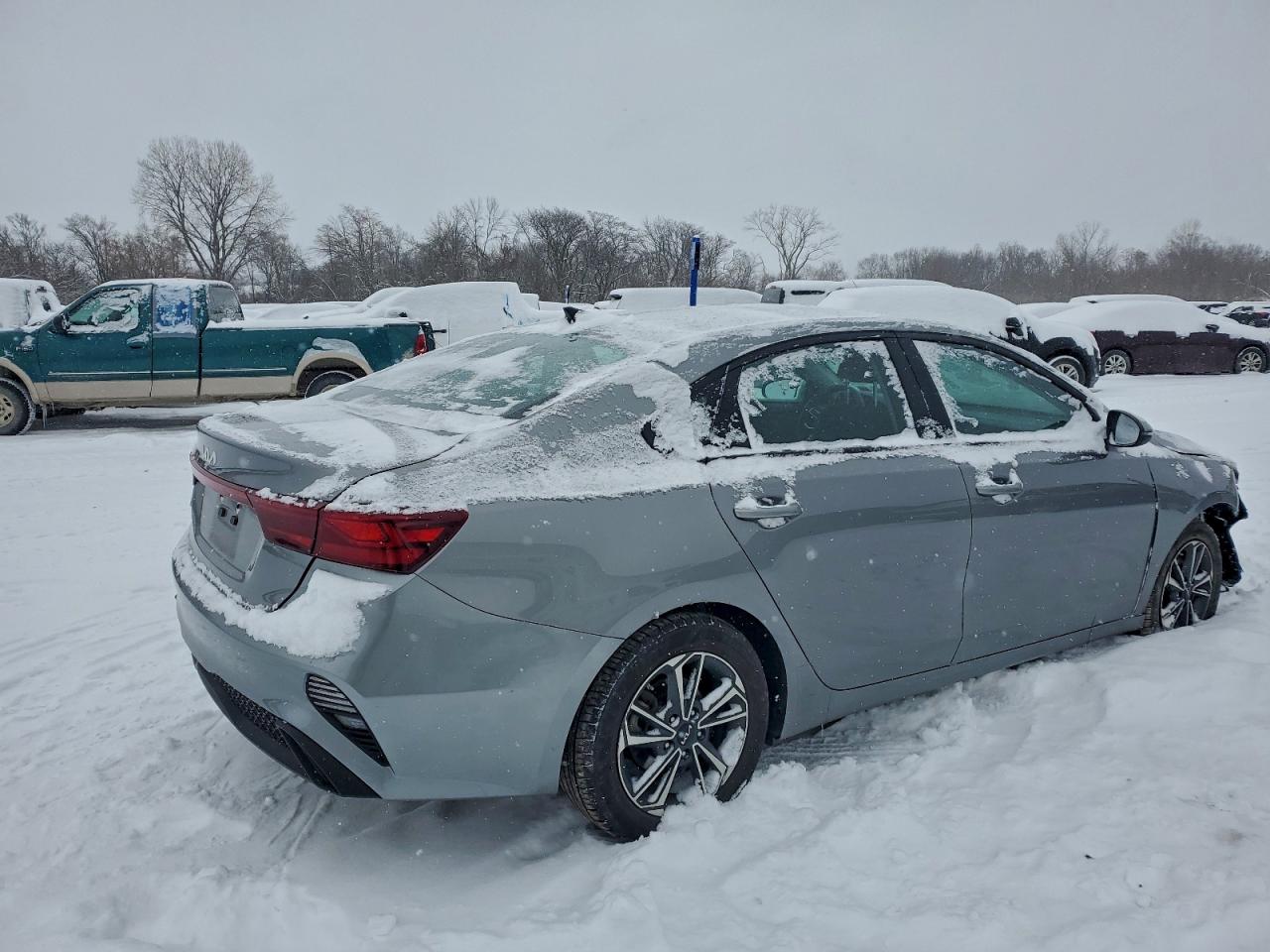 2023 KIA FORTE LXS photo 3