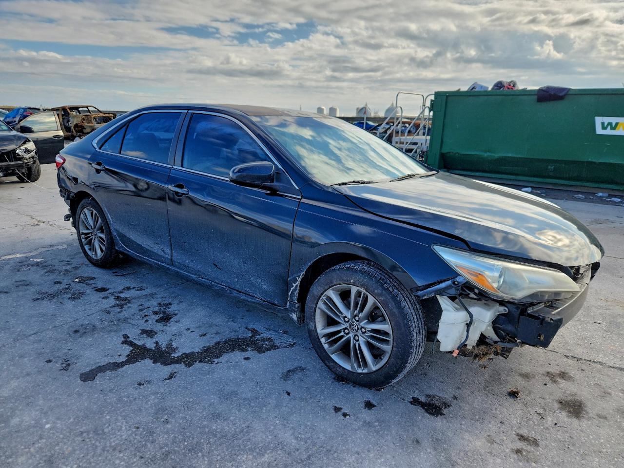 2015 TOYOTA CAMRY LE photo 4