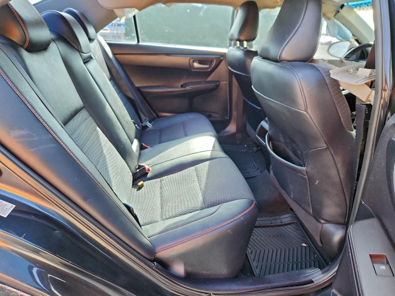 2015 TOYOTA CAMRY LE photo 10