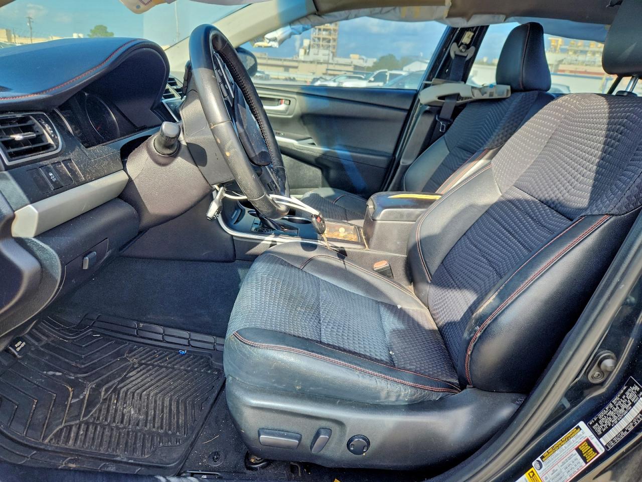 2015 TOYOTA CAMRY LE photo 7