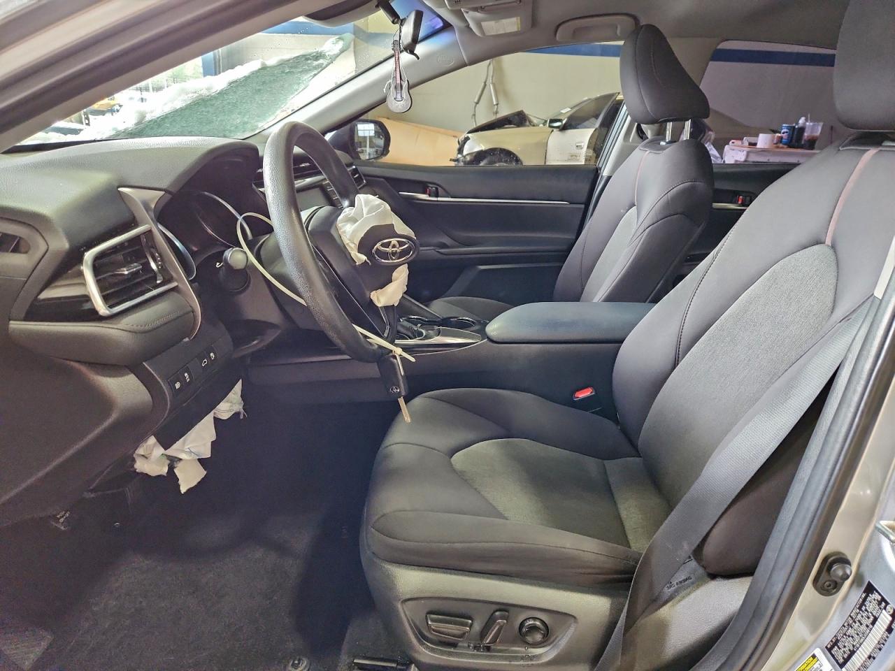 2018 TOYOTA CAMRY L photo 13