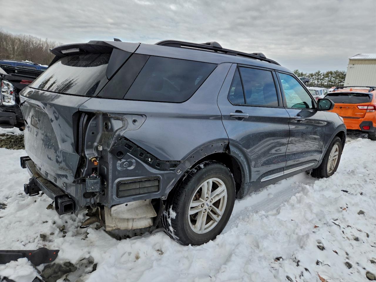 2021 FORD EXPLORER XLT photo 3