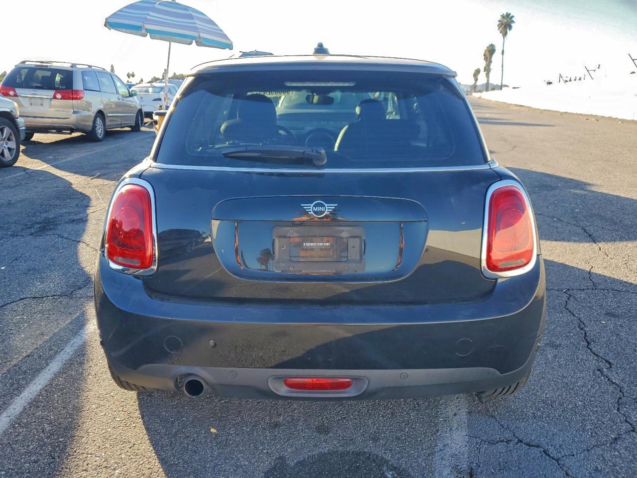 2019 MINI COOPER photo 6
