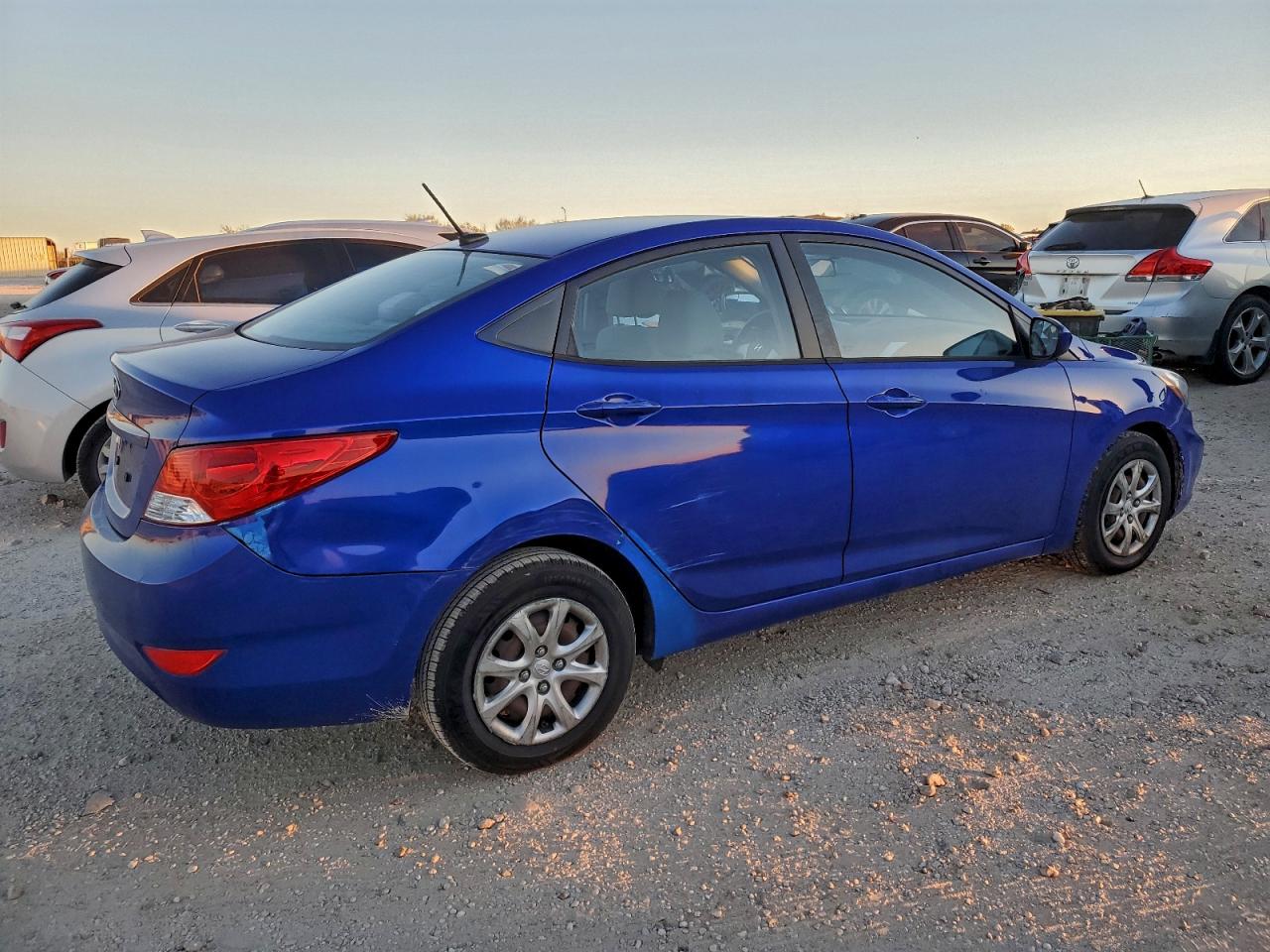 2014 HYUNDAI ACCENT GLS photo 3