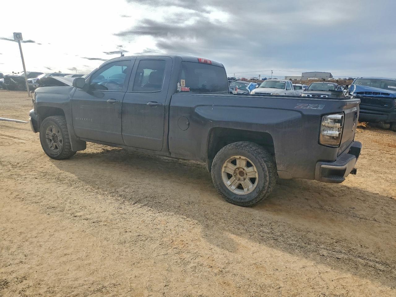 2015 CHEVROLET SILVERADO K1500 LT photo 2