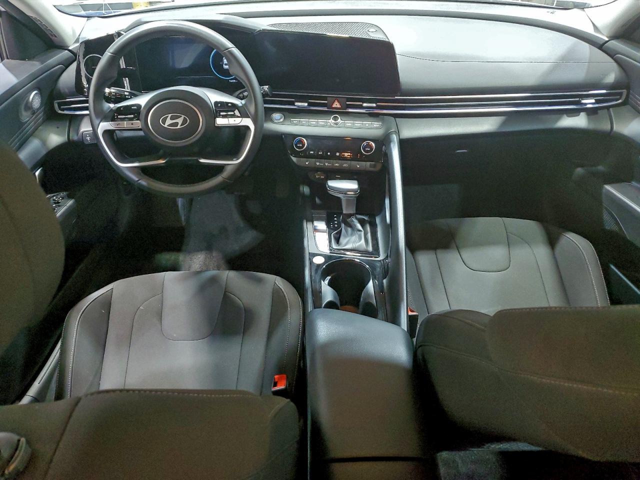 2025 HYUNDAI ELANTRA SEL photo 8