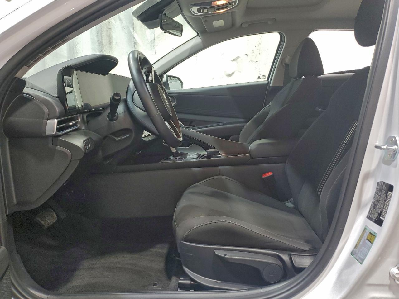 2025 HYUNDAI ELANTRA SEL photo 7