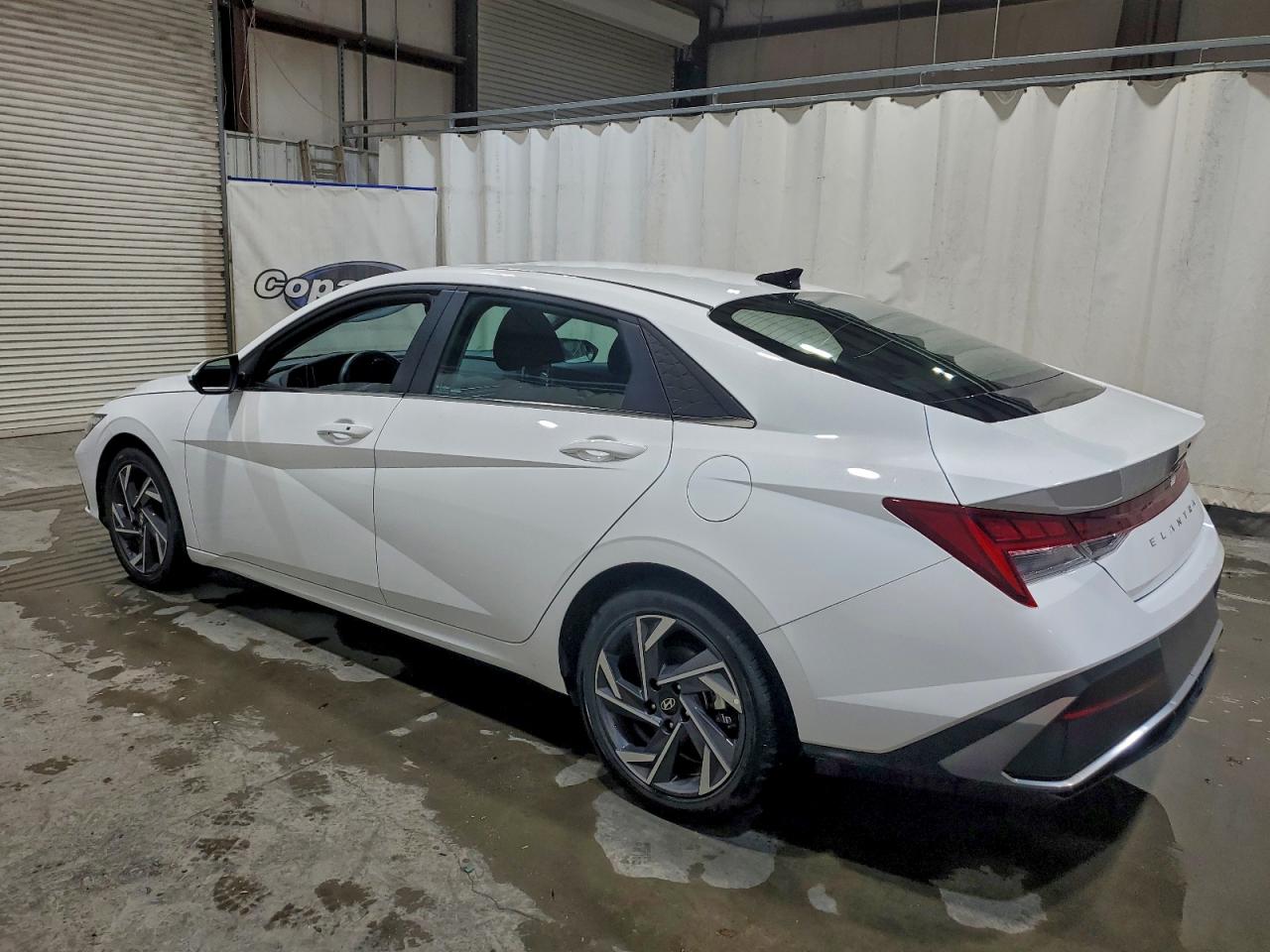 2025 HYUNDAI ELANTRA SEL photo 2