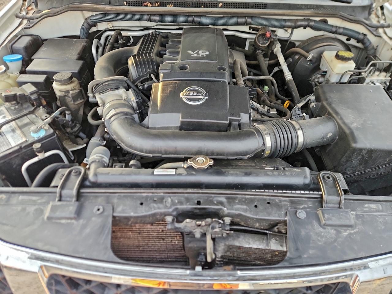 2011 NISSAN PATHFINDER S photo 11