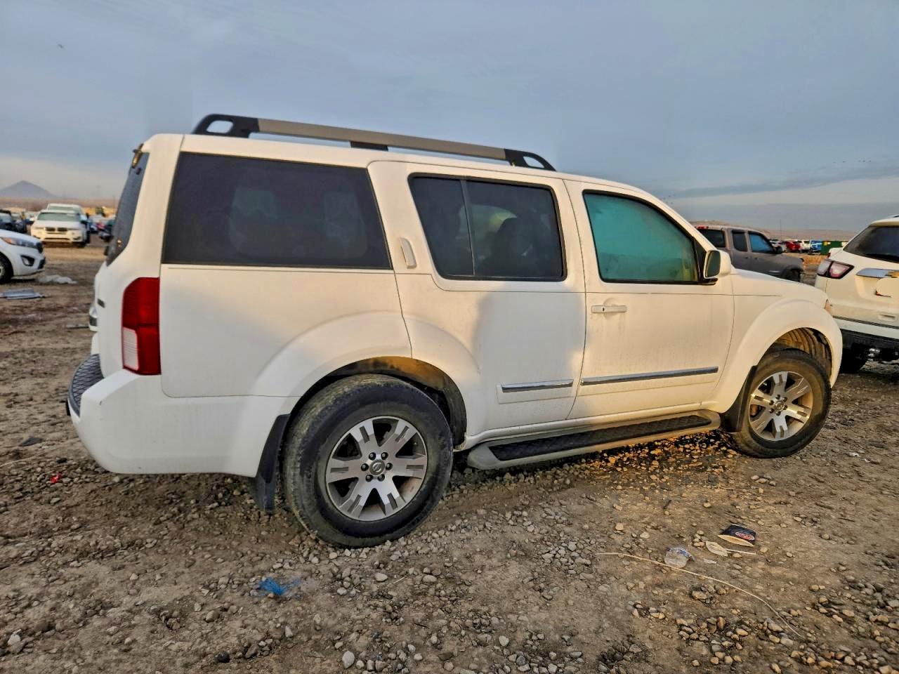 2011 NISSAN PATHFINDER S photo 3