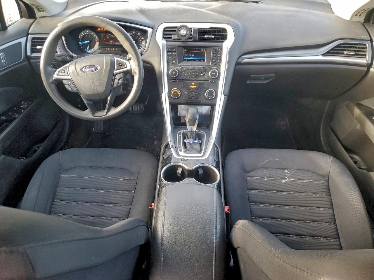 2016 FORD FUSION SE photo 8