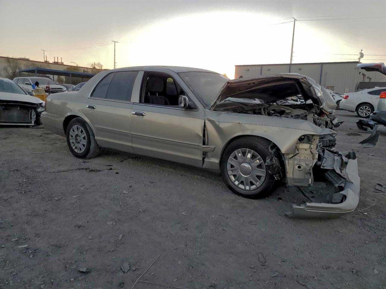 2007 MERCURY GRAND MARQUIS GS photo 4