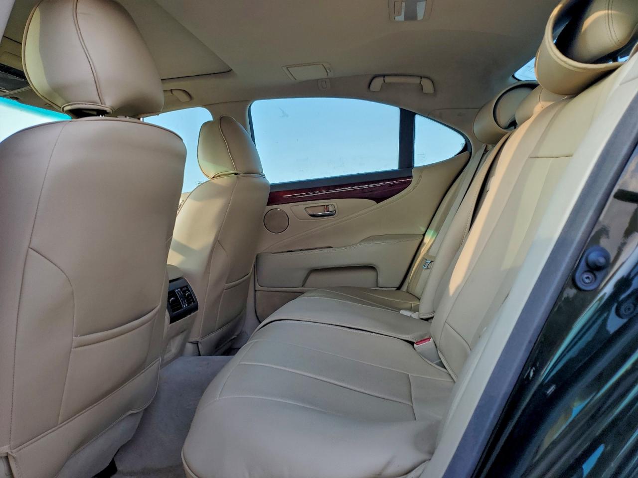 2010 LEXUS LS 460 photo 10