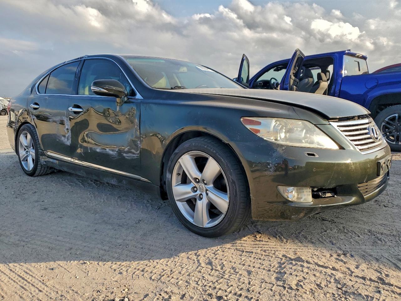 2010 LEXUS LS 460 photo 4