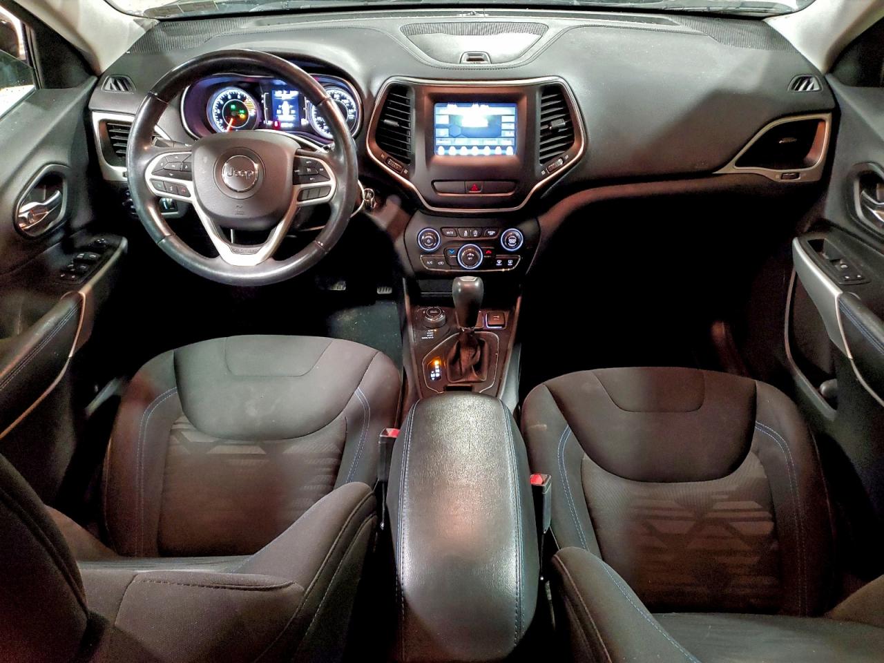 2019 JEEP CHEROKEE LATITUDE photo 8