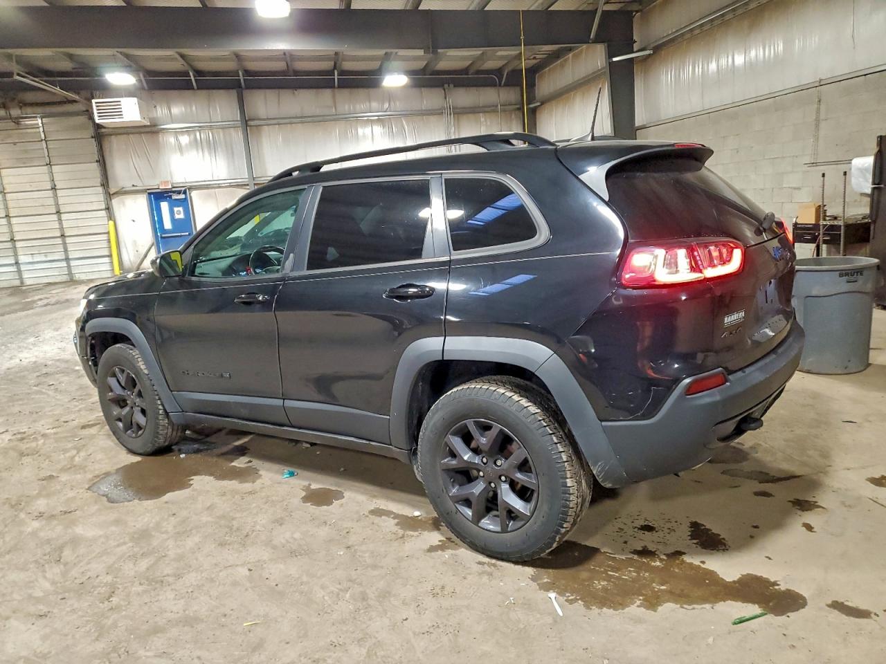 2019 JEEP CHEROKEE LATITUDE photo 2