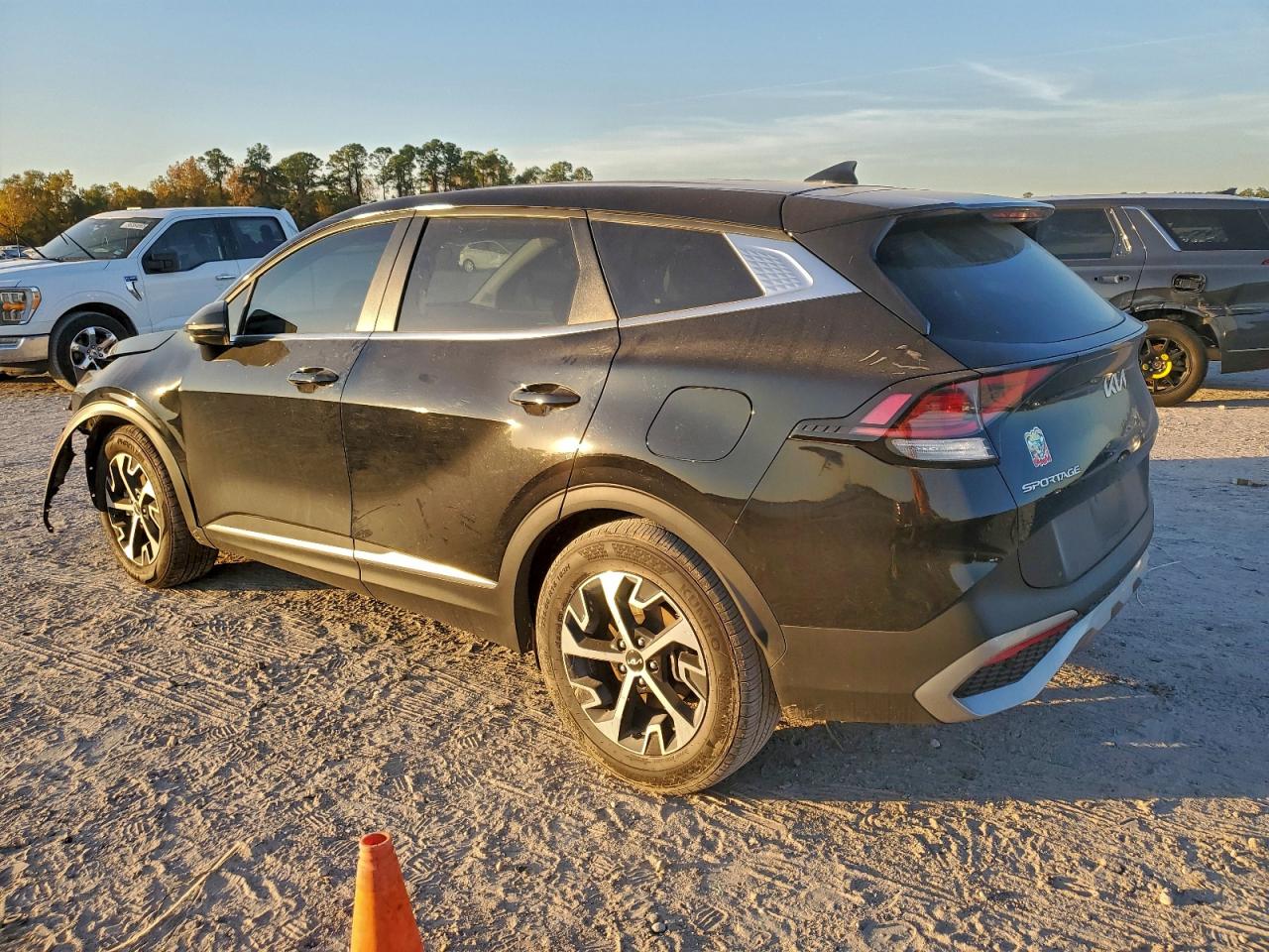 2023 KIA SPORTAGE EX photo 2