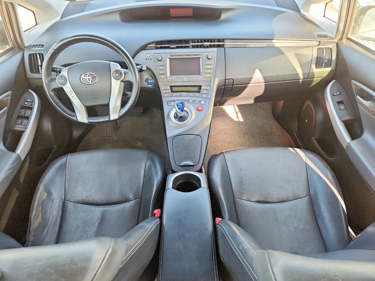 2013 TOYOTA PRIUS photo 8